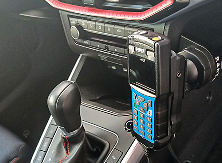 Funkgerät mit individuell angepasster Halterung