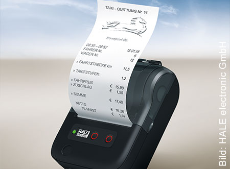 Ein Bon-Drucker. Ein schwarzes Gehäuse mit zwei roten Knöpfen aus dem ein weißes Blatt Papier mit schwarzer Schrift kommt.